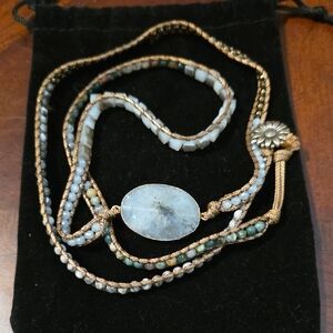 Elegant Beaded Bracelet with Gold Accents EUC